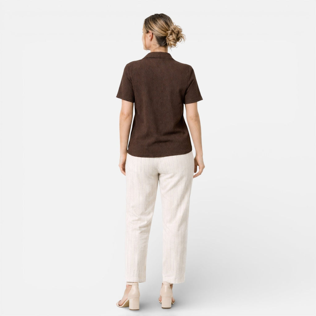 Classic Short Sleeve Women's Button-Up Shirt in Soft Cotton for Casual Wear