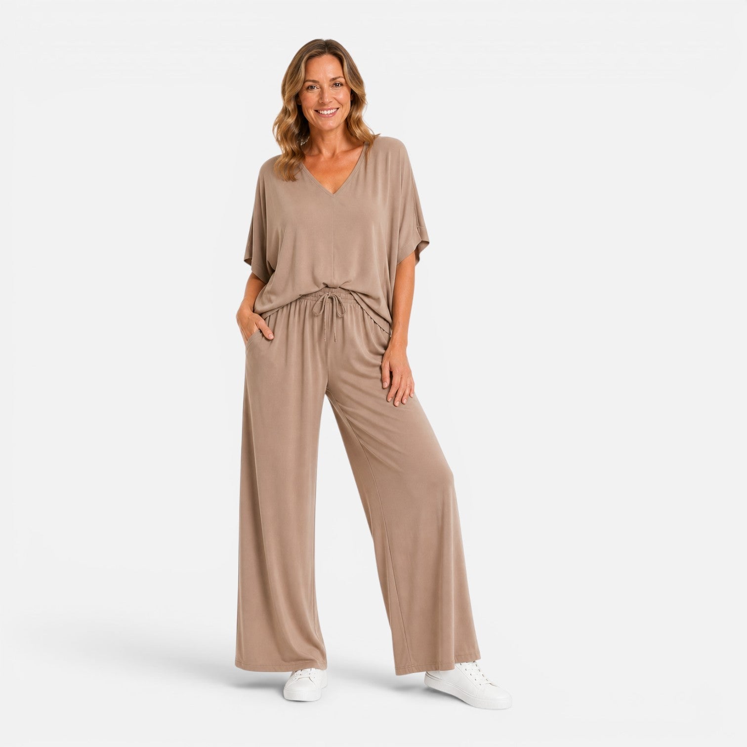 Women's Comfortable Lounge Set - Wide Leg Pants Outfit for Relaxation