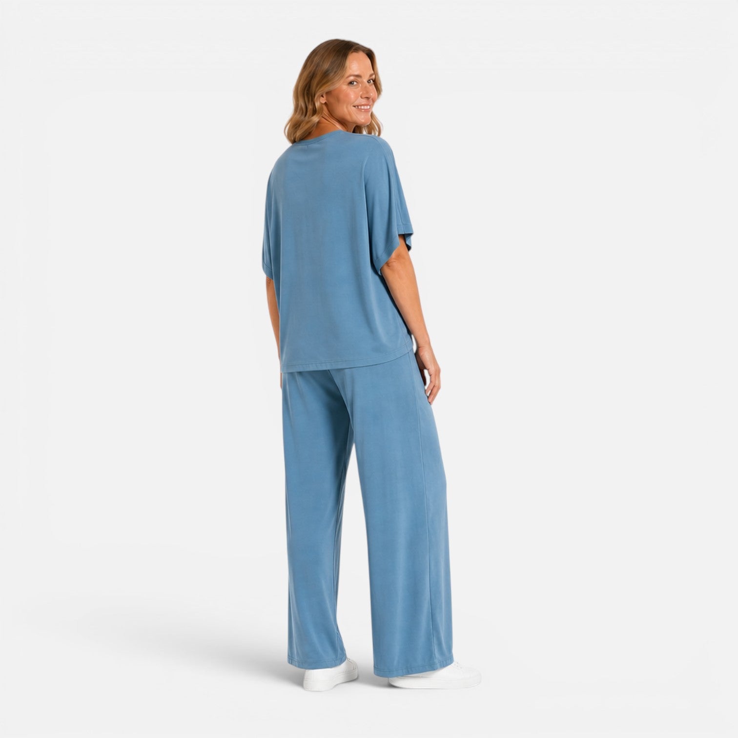Women's Comfortable Lounge Set - Wide Leg Pants Outfit for Relaxation