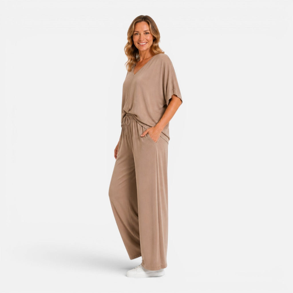 Women's Comfortable Lounge Set - Wide Leg Pants Outfit for Relaxation
